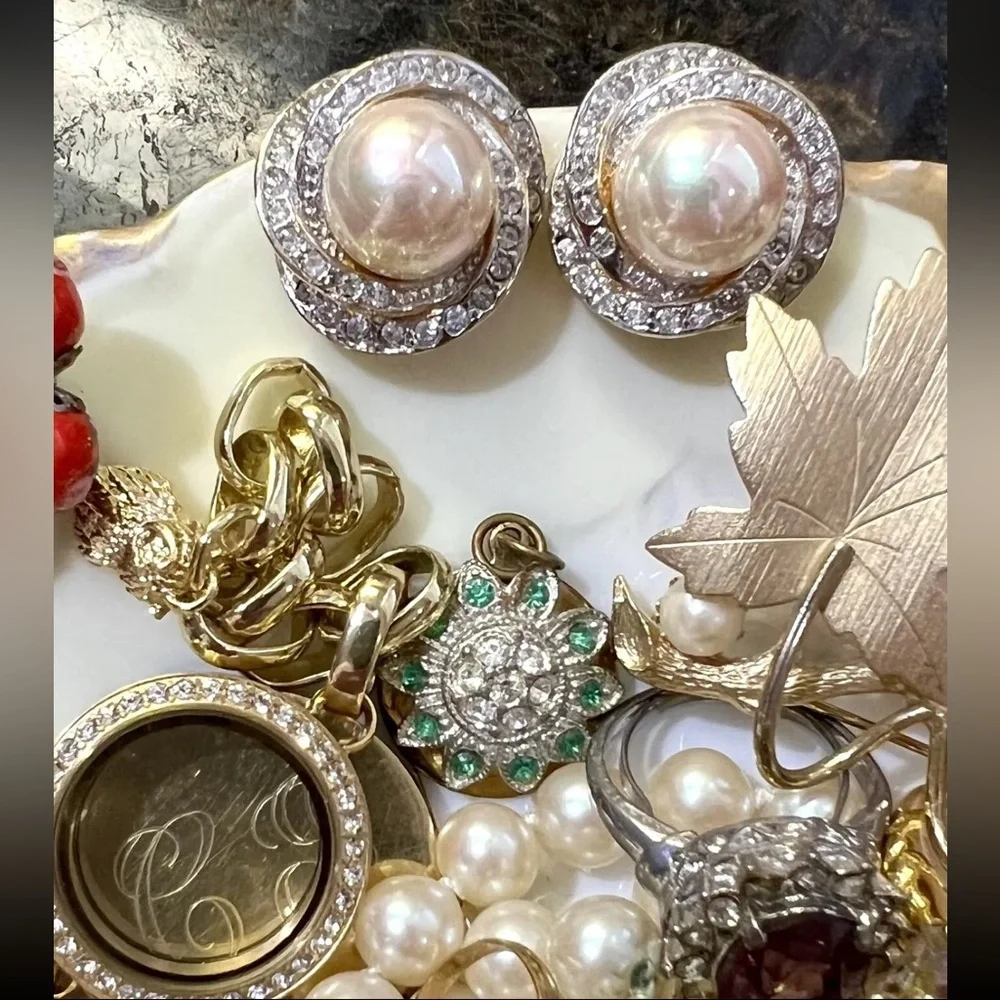 Vintage Estate Costume Jewelry 5 LB Lots, Signed And Unsigned, All wearable - Picture 14 of 16